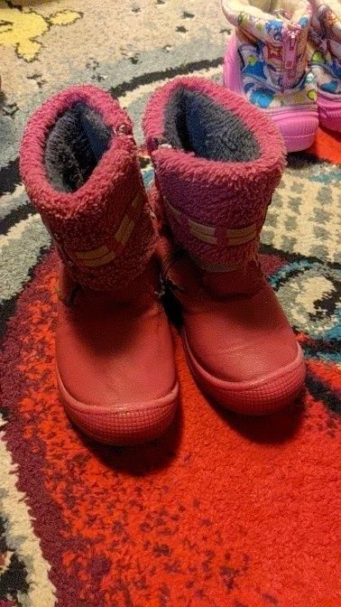 Продам сапожки для девочки