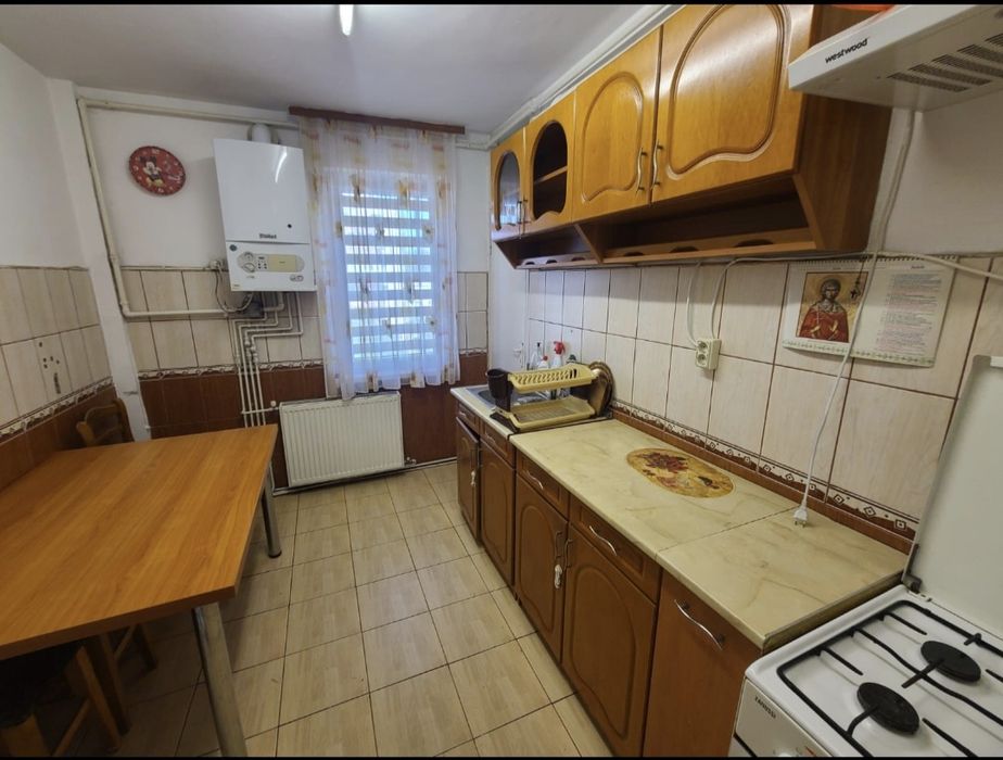 Vand apartament 2 camere, confort 1 sporit, decomandat, etaj 3( 4), Banat, zona Pandurilor, Cantemir,Tudor.