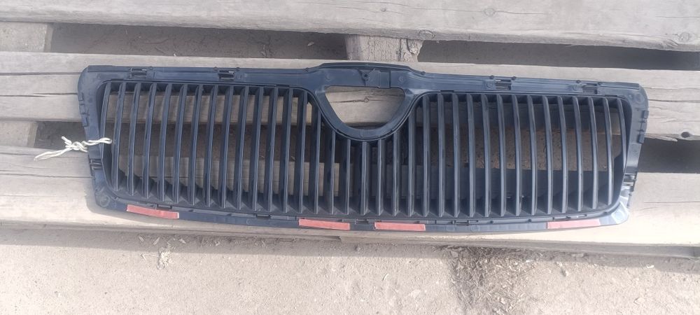 Передняя решётка радиатора   новая