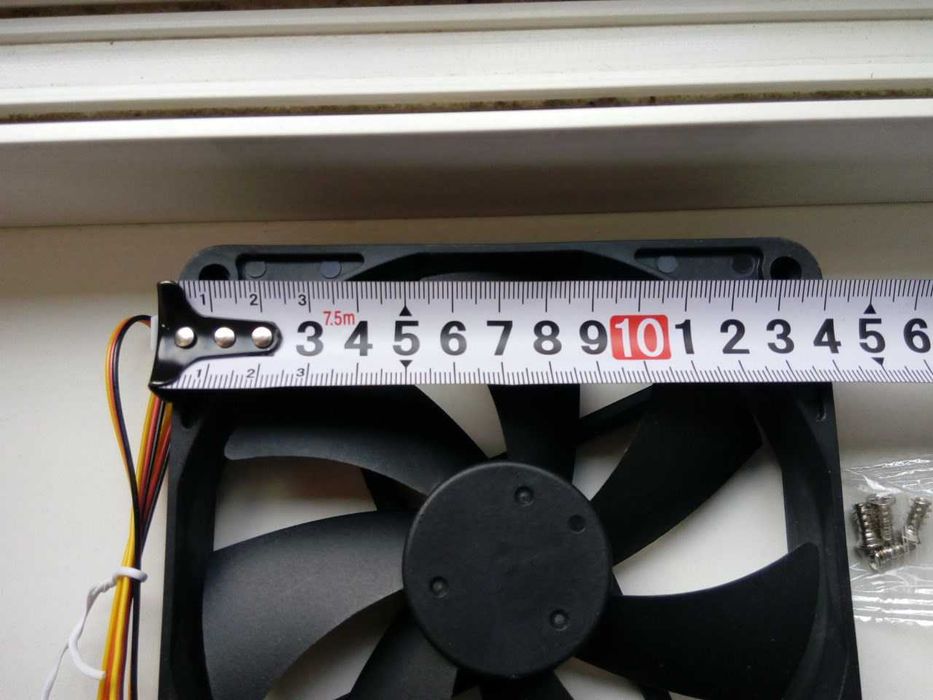 кулер 140 мм  на 140 мм DC 12V 3 pin 0.20A