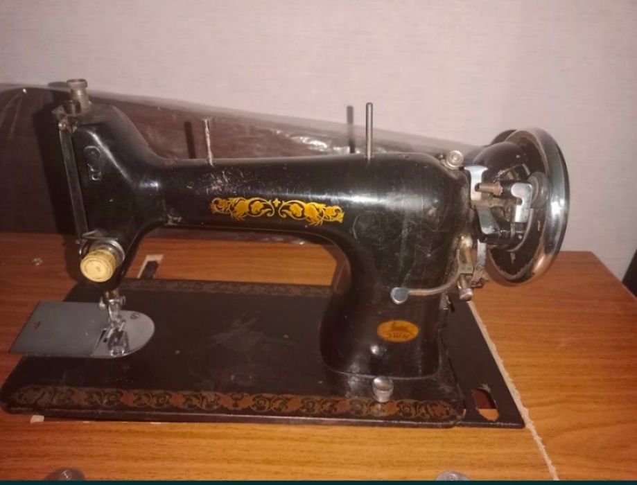 Продам швейную ножную машинку
