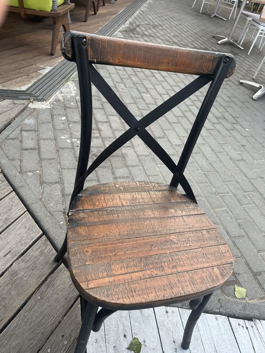 Дървен стол