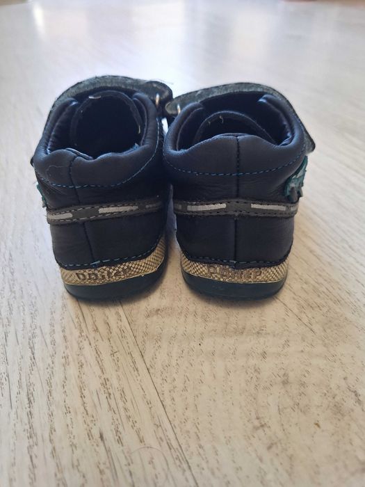 Ghetute D.D Step marimea 23..Sunt folosite dar in stare buna.