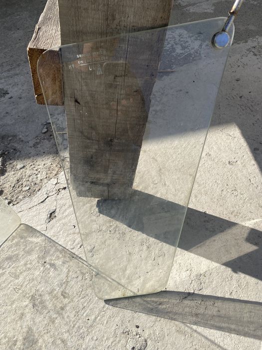 Продам стекло на камаз