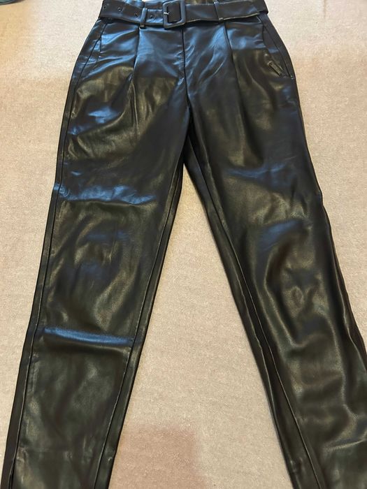 Кожен пантаалон на Юнона