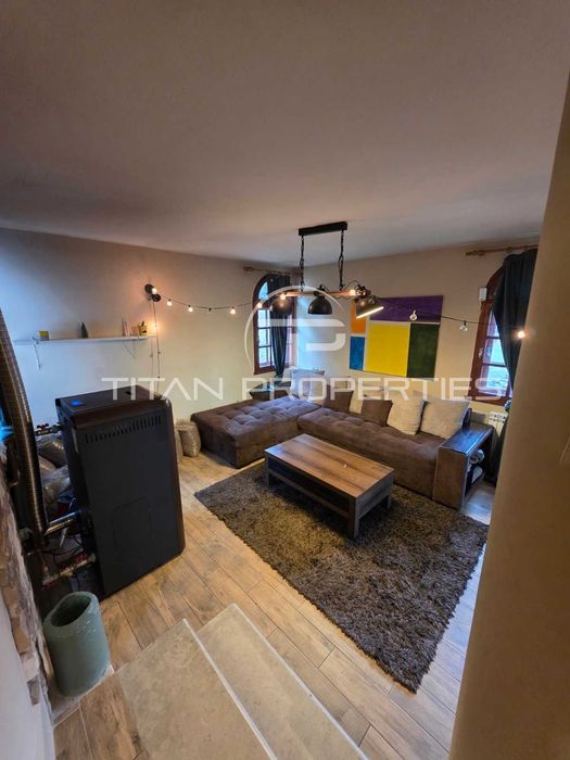 Триетажна къща в Цигов чарк