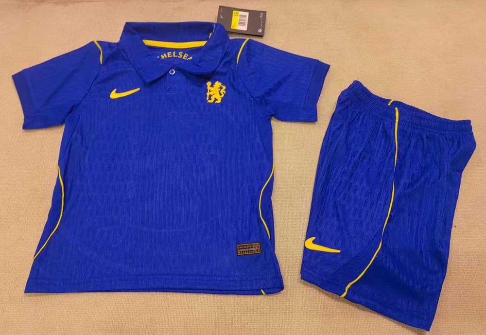 Детски футболни екипи Nike Adidas 2026/2027