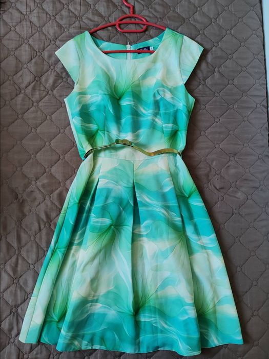 Продавам дамска рокля