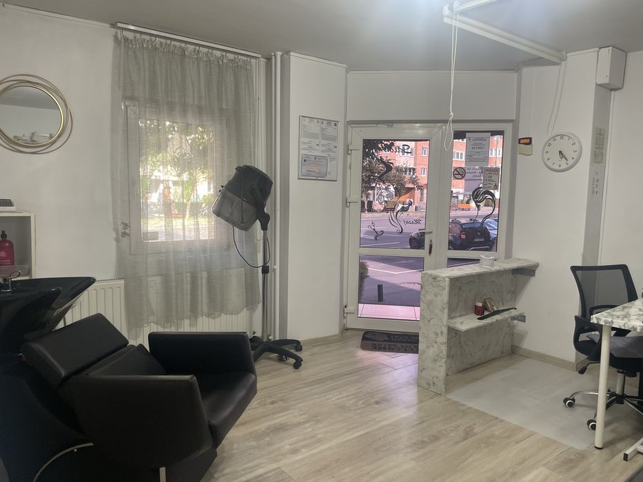 Inchiriez spatiu comercial parter Centru Civic