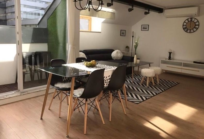 Дава се под наем Двустаен апартамент в София, Кръстова вада - 76 кв.м за 433.5 € - Снимка #1