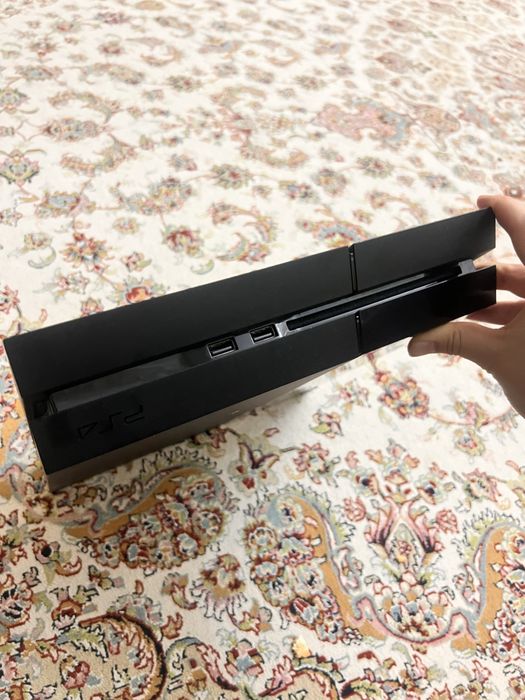 Игровая приставка Sony PlayStation 4