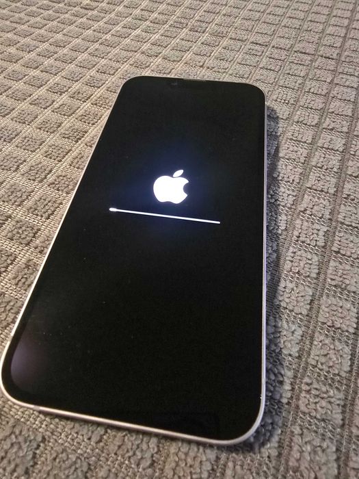 Apple iPhone 14 128GB Starlight | Отлично състояние | iOS 26.7.1 | Батерия 74%