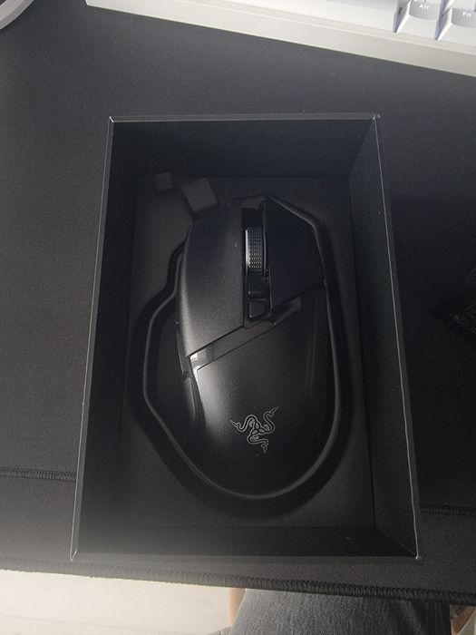 Razer Basilisk v3 pro + Cougar XXL Mousepad