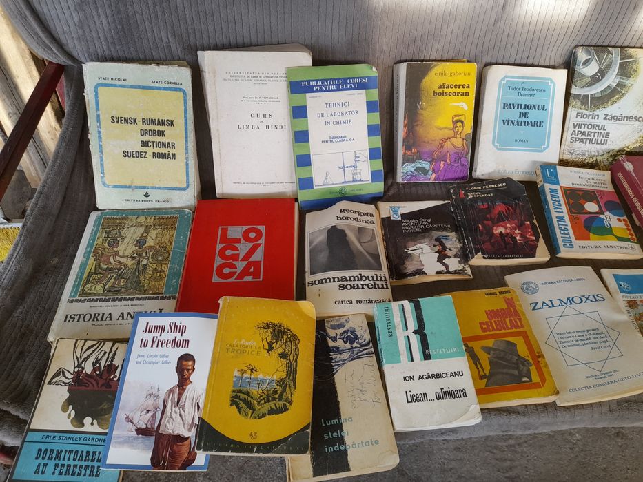 Carti vechi de vanzare