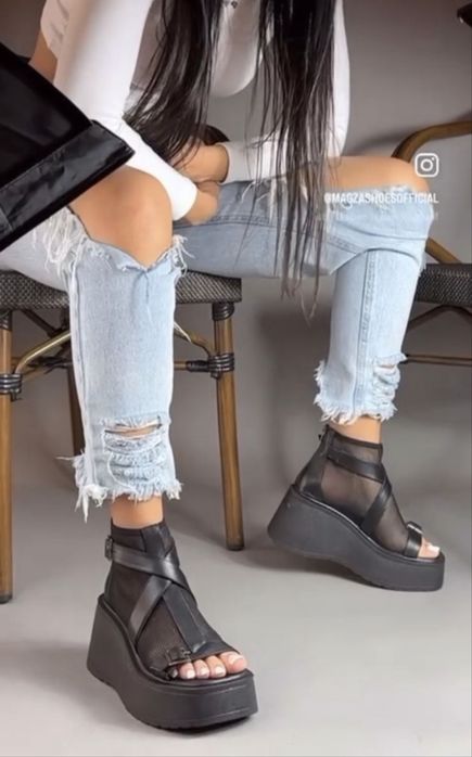 Продам летние сапожки босоножки