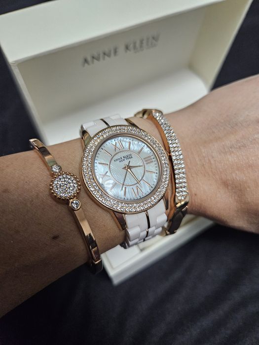 Set ceas si 3 bratari ANNE KLEIN