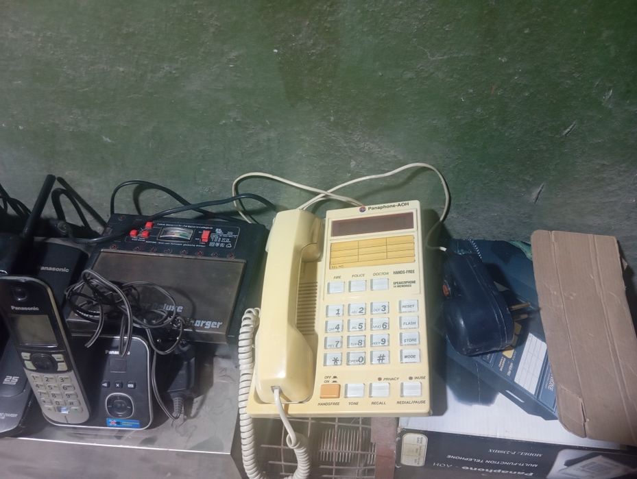 Факс Sharp и радиотелефонные апараты радиотелефоны и зарядка для батар