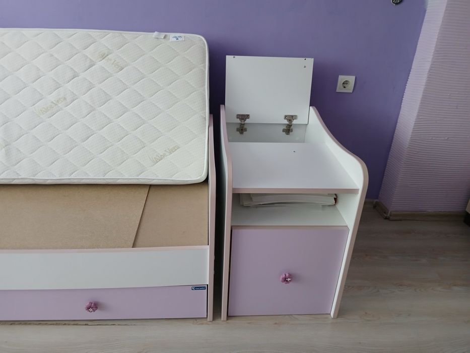 Детски креват , бебешка кошара , бюро със детско легло