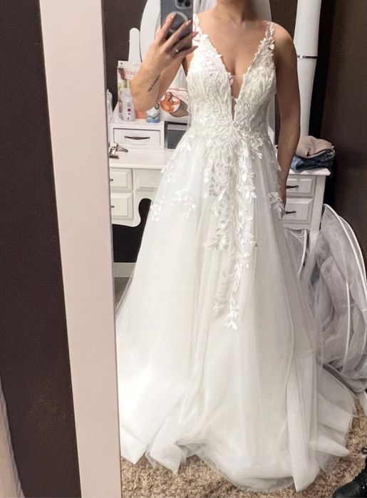 Сватбена рокля с дълъг воал