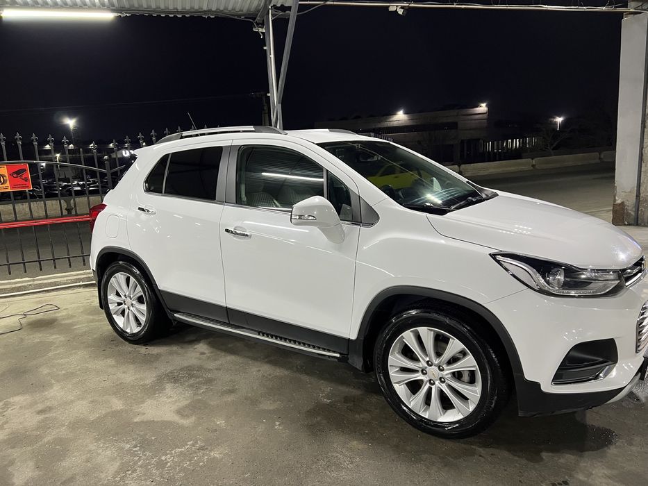 Автомобиль Трекер 1