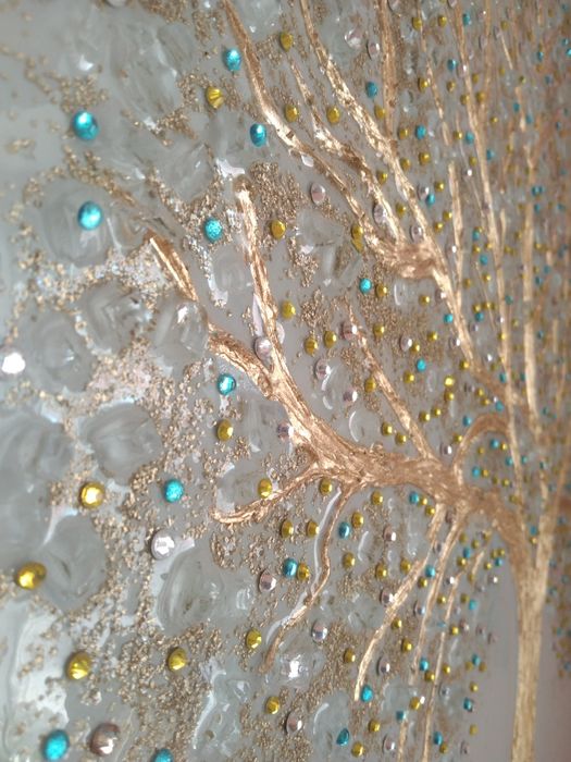 Денежное дерево на дереве