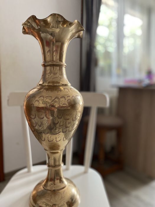 Obiect de colecție sculptata manual din alama.