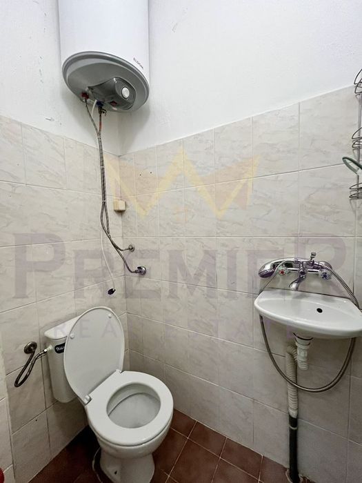 Дава се под наем Едностаен апартамент в Добрич, Център - 30 кв.м за 153 € - Снимка #2