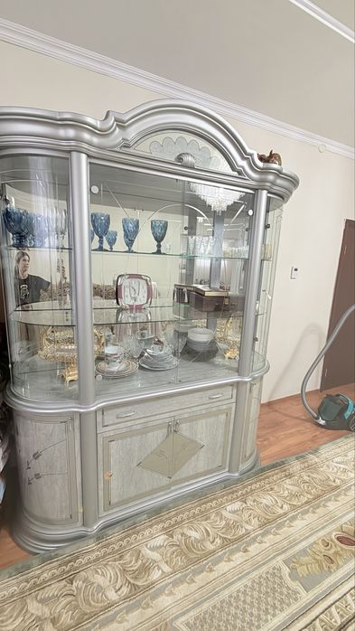 Срочна продам стенку Италия а отличном состгяний