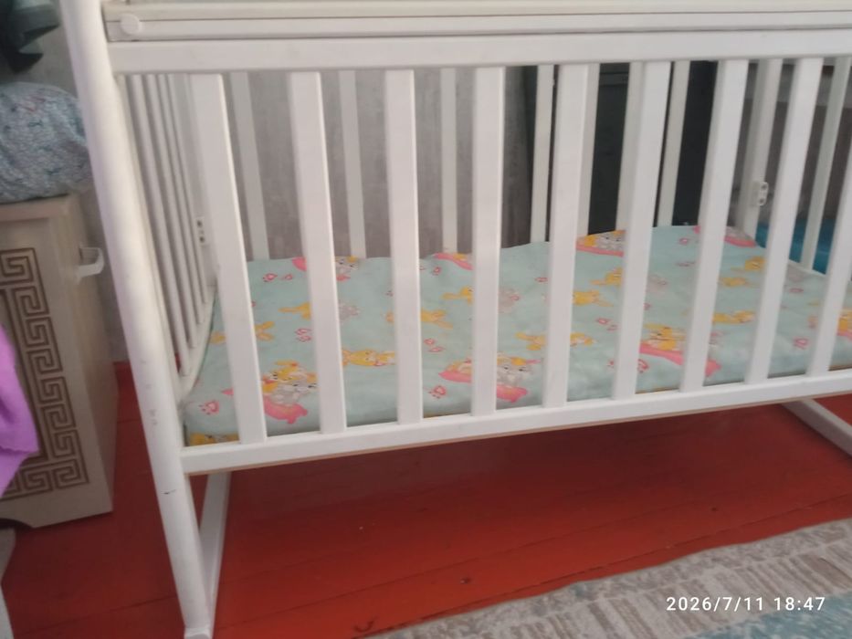 Продам Детскую кроватку с матрасом