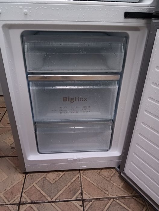 Иноксов комбиниран хладилник с фризер Сименс Siemens 2 години гаранция