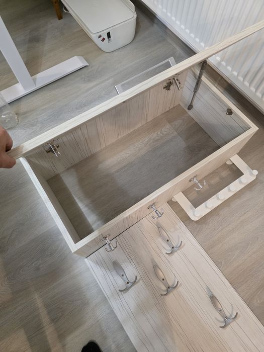 Vând dulap de hol suspendat,  PAL cu accesorii cuier