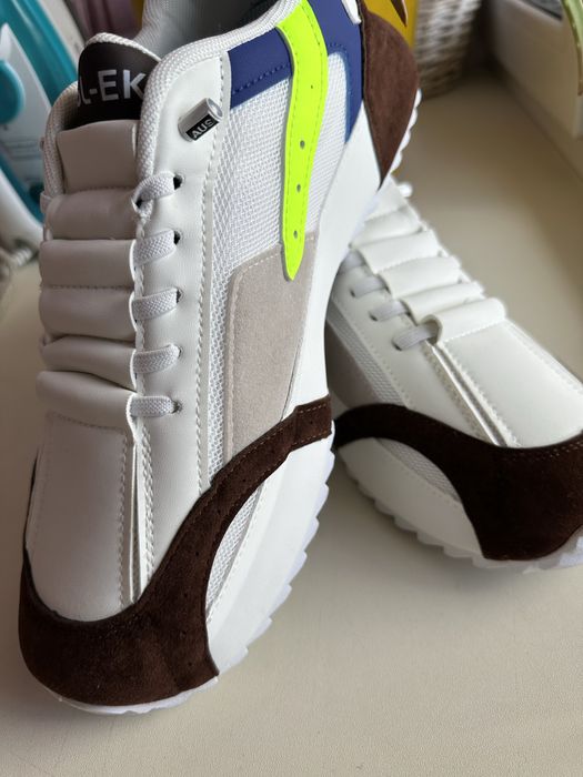 Продам новые кроссовки