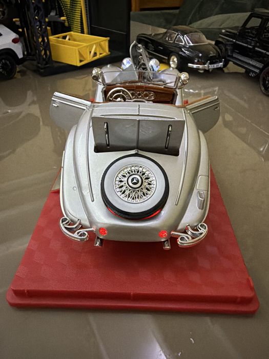 1:24 olchamdagi sifatli model mashina sotiladi