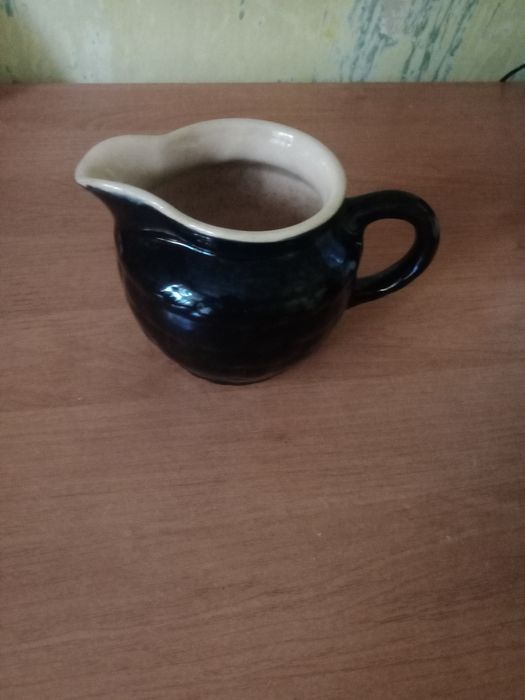 Керамика . Чайник и молочник .