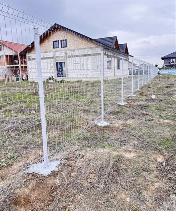 Gard din plasa pentru împrejmuiri