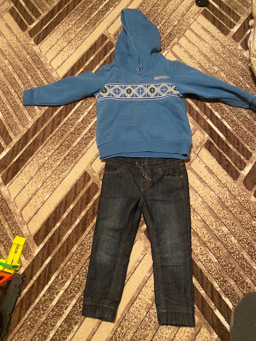 Детски суитшърт Esprit + още дрешки