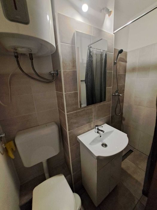 Dau in chirie apartament cu 1 camera decomandat zona UMF