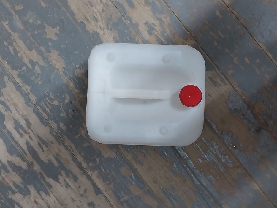 Продам канистру 10л