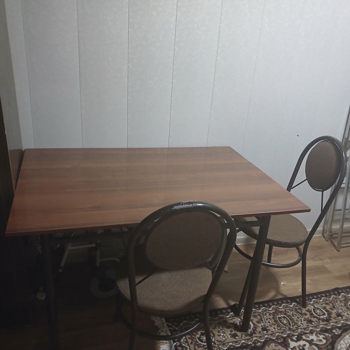 Стол и 6 стульев в хорошем состояние(б/у))