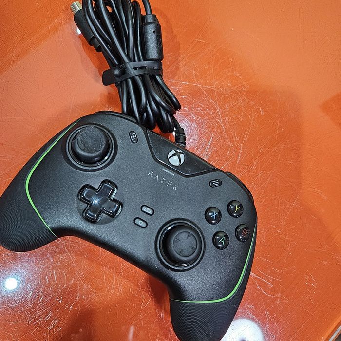 Controller Razer wolverine v2  pentru x box