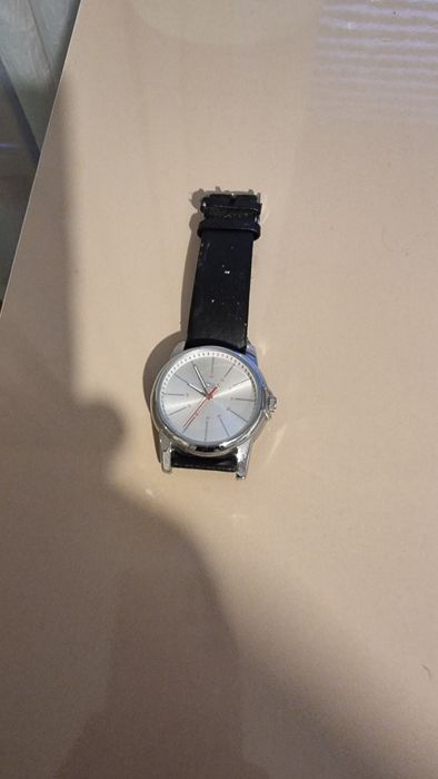 Продавам часовник