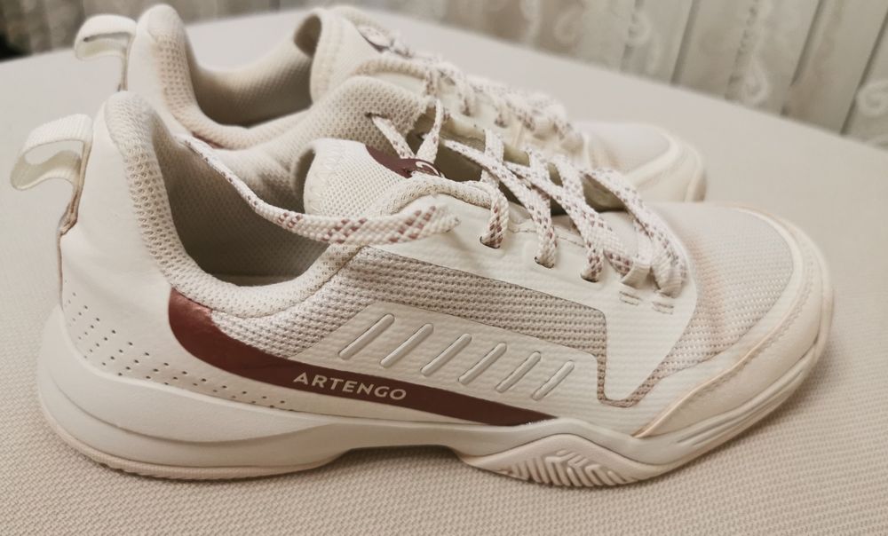 Pantofi tenis, masura 37