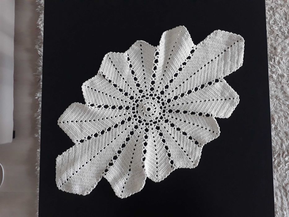 Плетени покривки на една кука