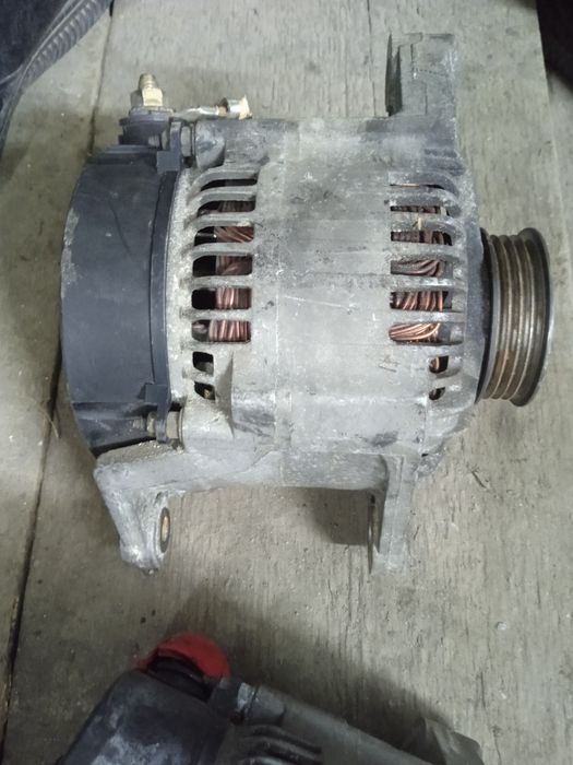 Генератор на Ниссан 1.6 привозные