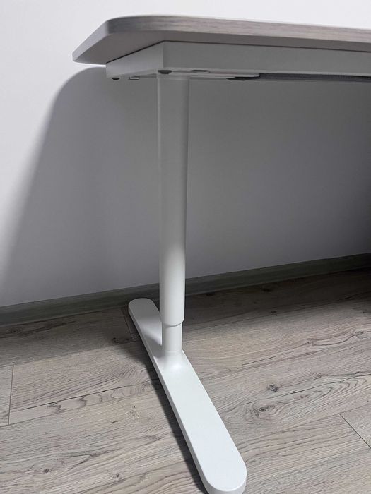 Birou de colt dreapta Ikea Bekant reglabil manual