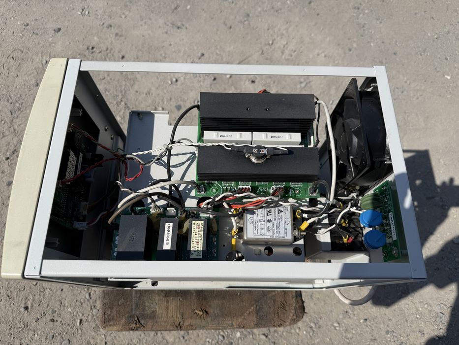 * Релейный стабилизатор напряжения POWERCOM AR-7.5K-LCD