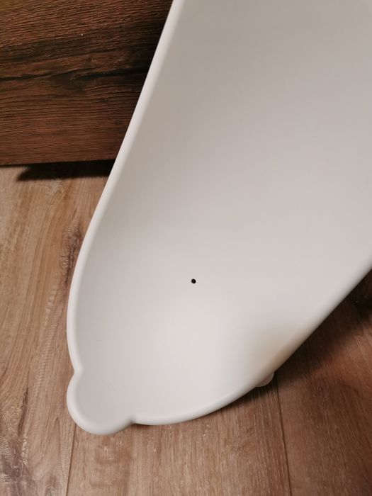 Продавам стойка и подложка за новородено за вана Stokke