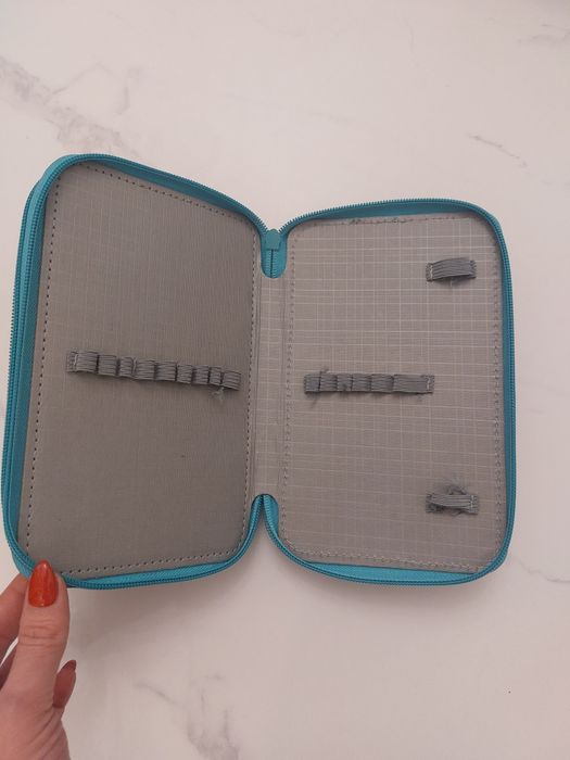 Несесер за моливи и химикали с 2 отделения