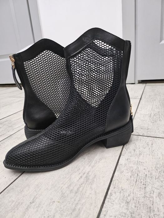 Ghete de vara din piele