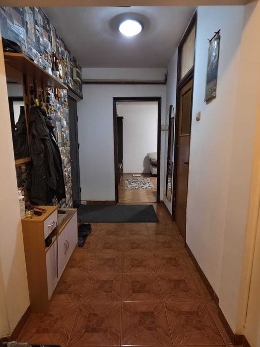Apartament 4 camere 84 MP - etaj 1/8 - bloc 1984 - centrala termica